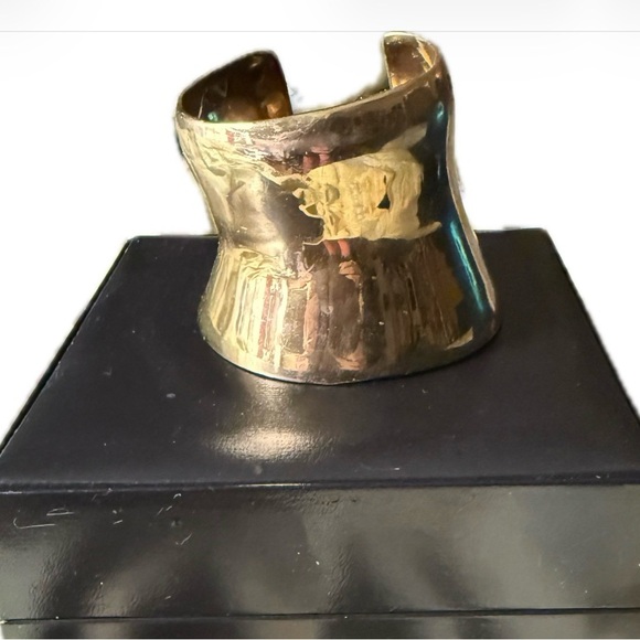 Gold Cuff - Picture 1 of 3